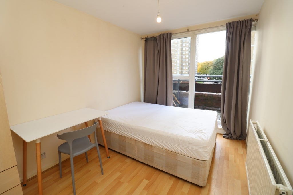 Room Globe Road in Greater London