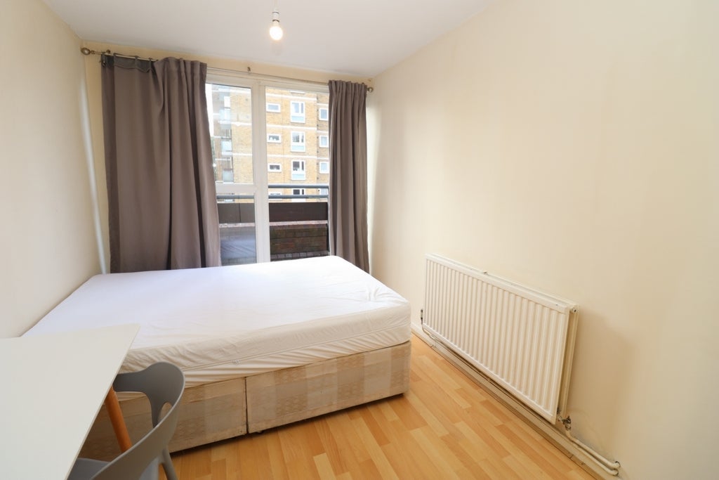 Room Globe Road in Greater London
