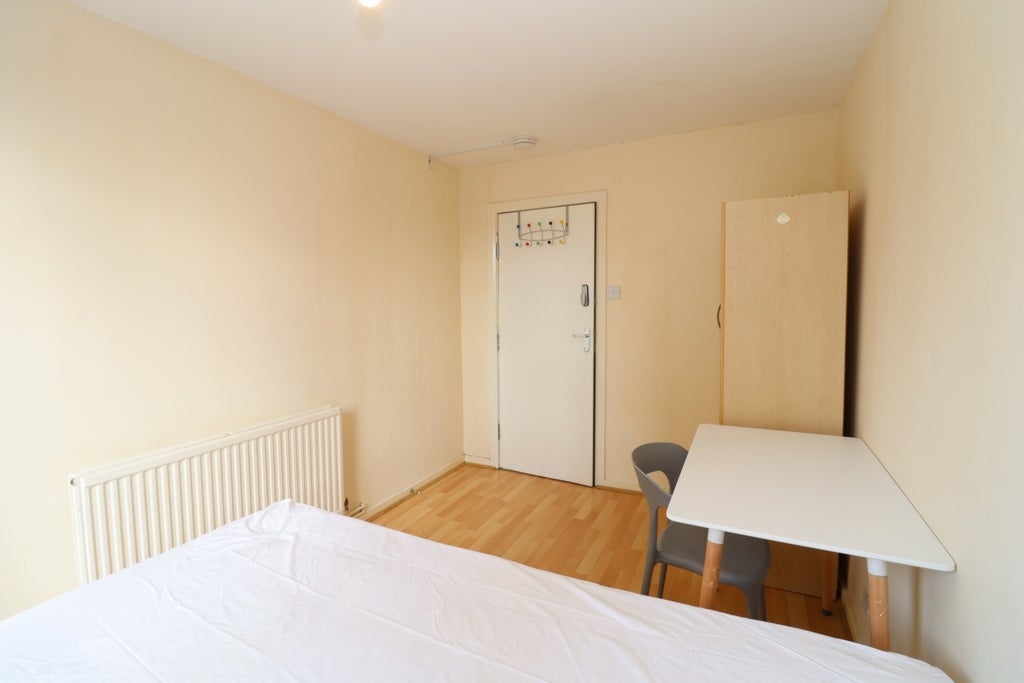 Room Globe Road in Greater London