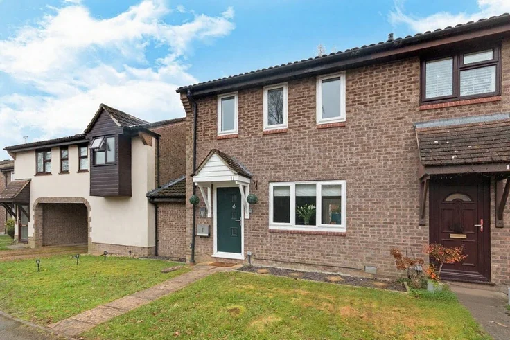 Flat Mendip Road in Winkfield