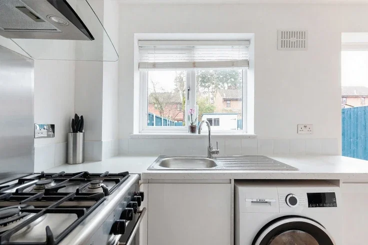 Flat Mendip Road in Winkfield