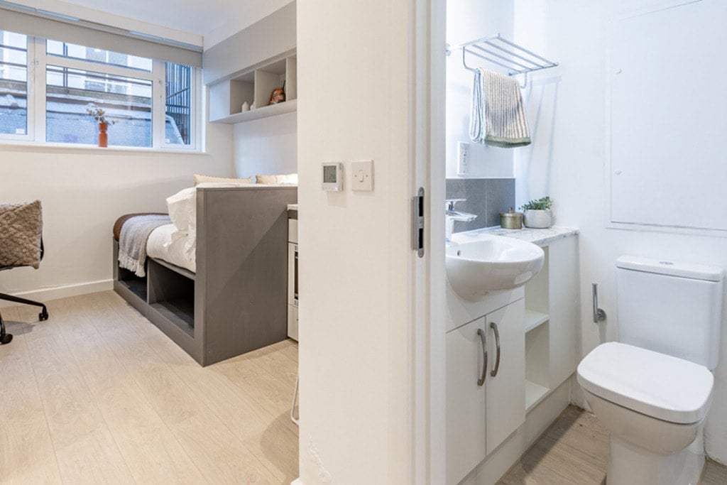 Flat Talbot Square in City of Westminster