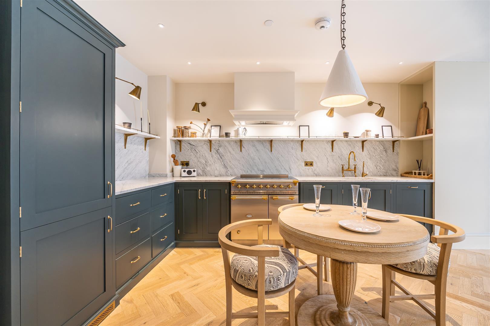 Flat Tottenham Mews in Greater London
