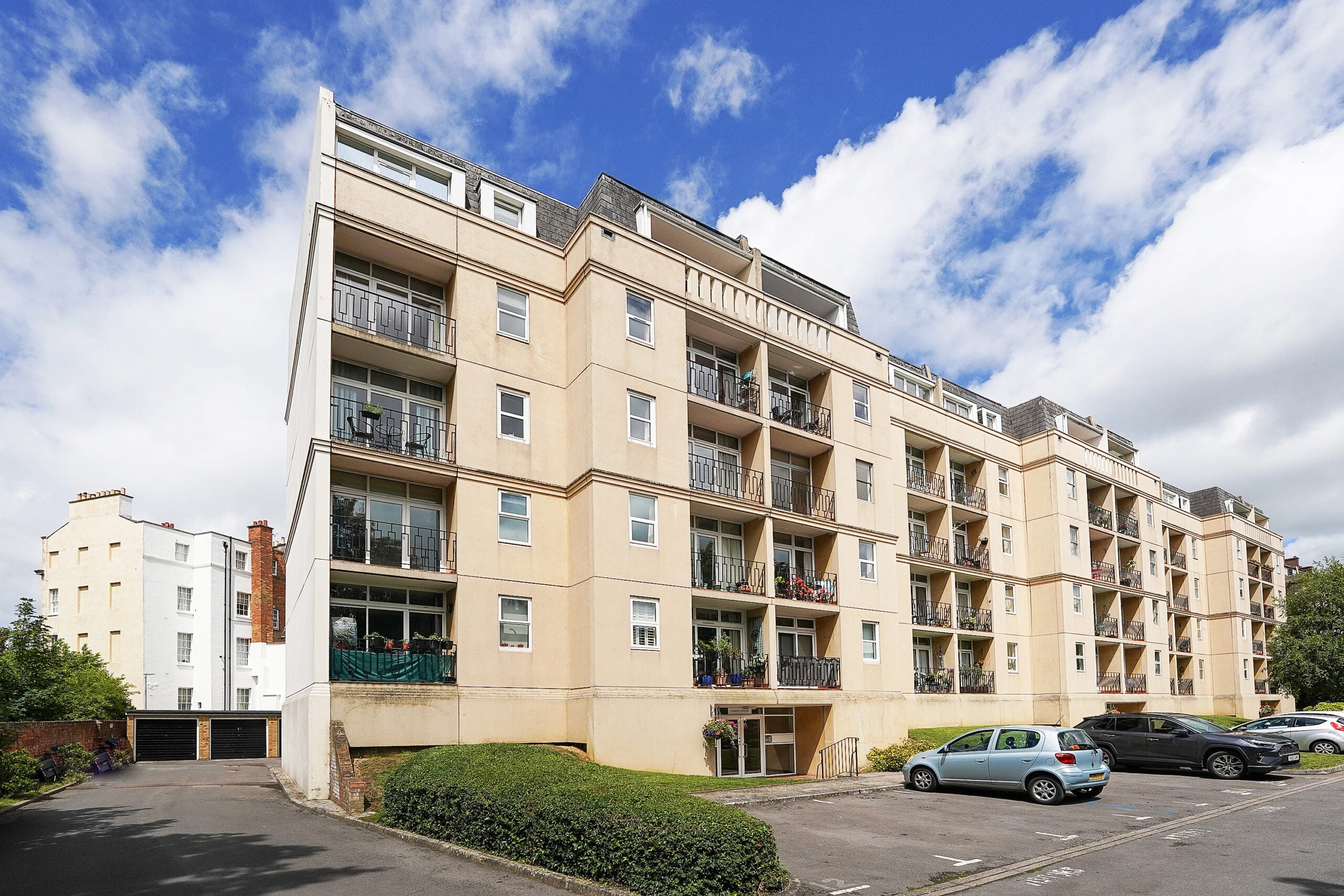 Flat Lansdown Road in Cheltenham