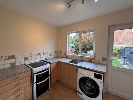 House Oakfields in Crawley