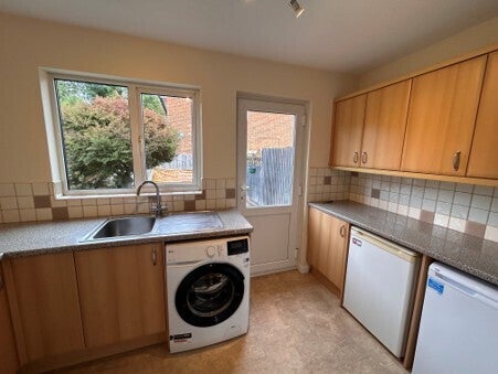 House Oakfields in Crawley