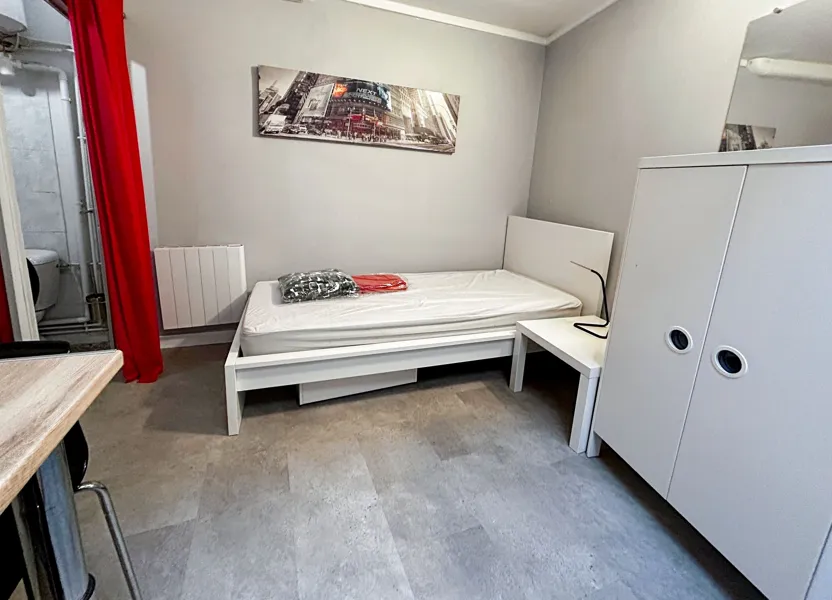 Room Rue Jacquart in Reims