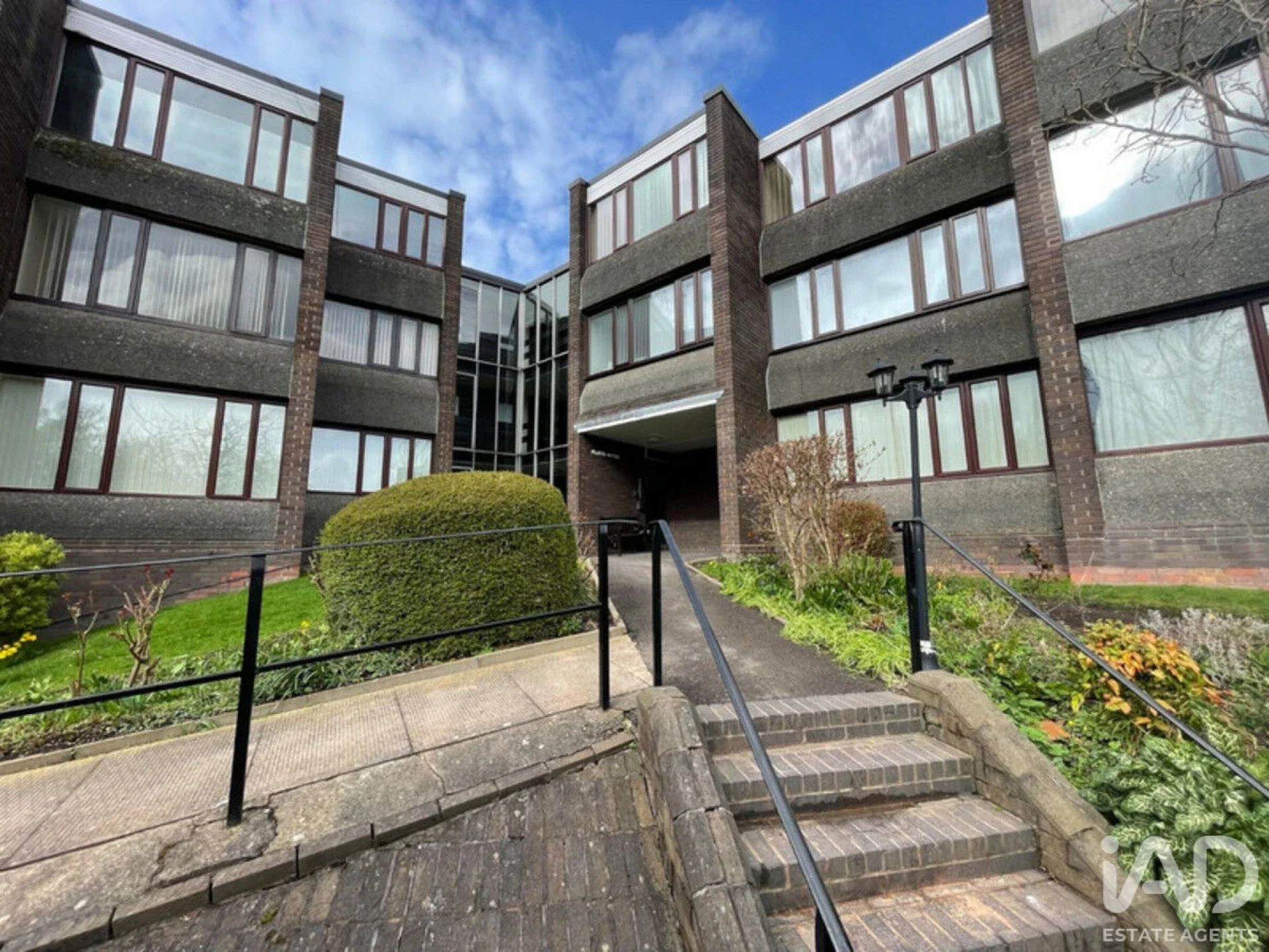 Flat Parklands Gardens in Walsall
