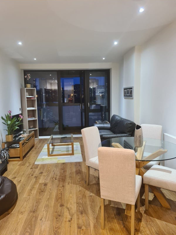 Room New Village Avenue in Greater London