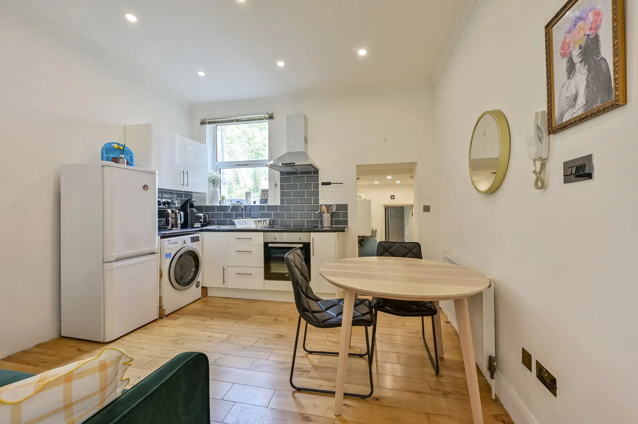 Flat Leopold Road in Greater London
