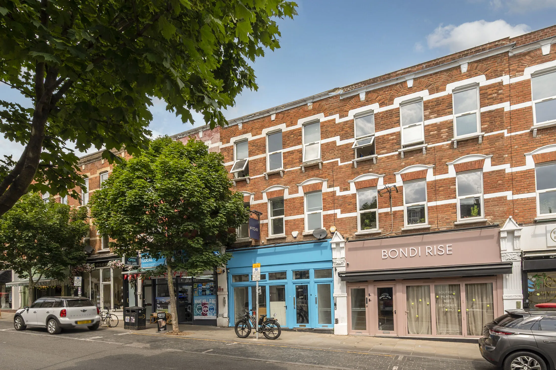 Flat Leopold Road in Greater London