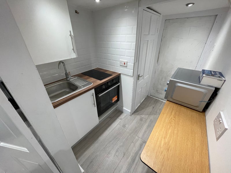 Flat Northwood Road in Greater London