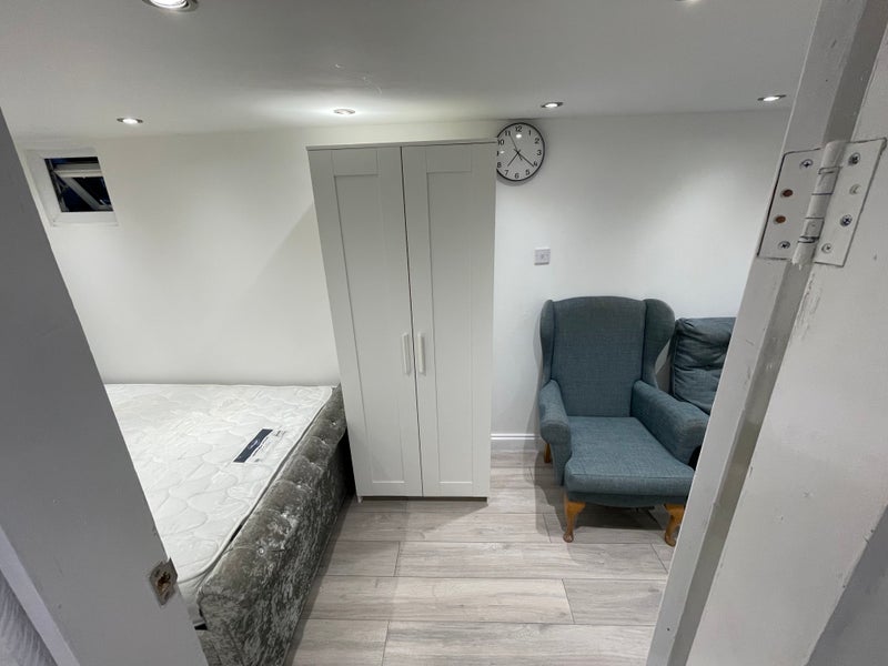 Flat Northwood Road in Greater London