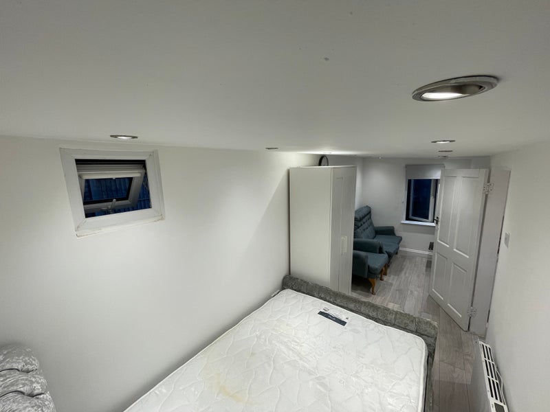 Flat Northwood Road in Greater London
