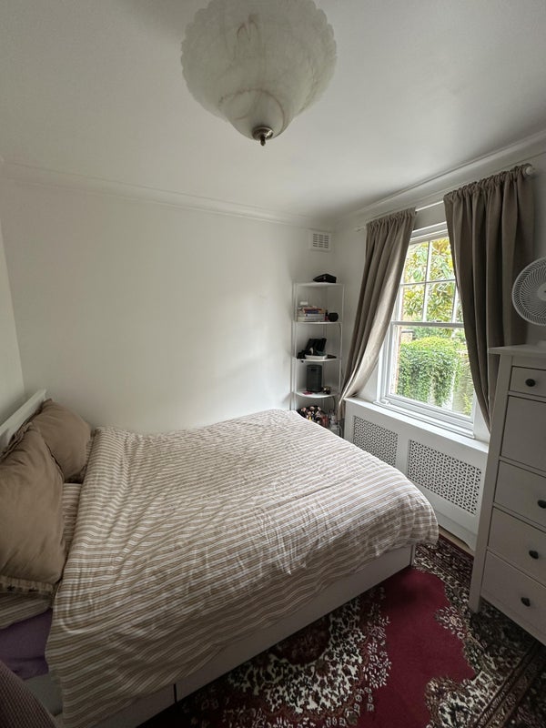 Room Sutton Square in Greater London