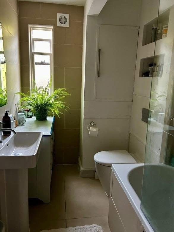 Room Sutton Square in Greater London