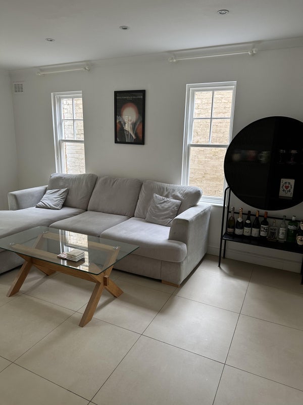 Room Sutton Square in Greater London