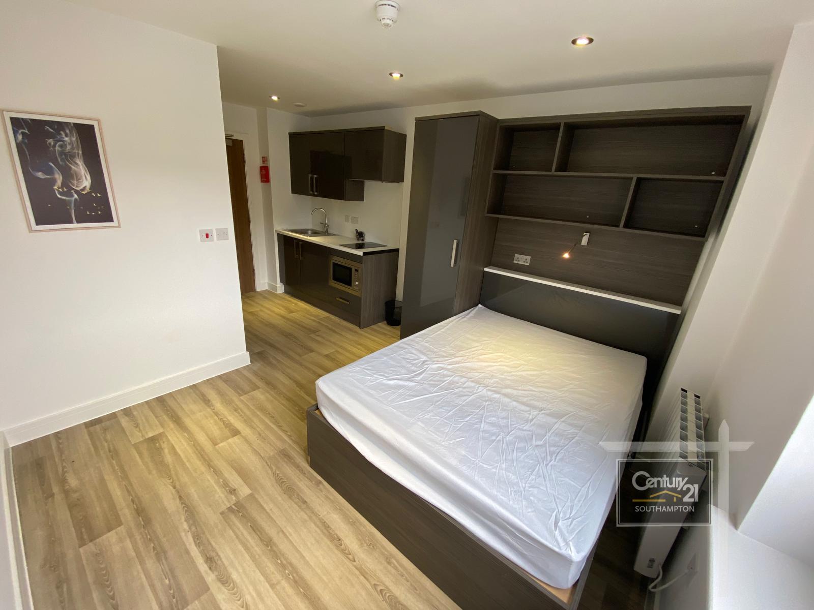 Flat Carlton Place in Southampton