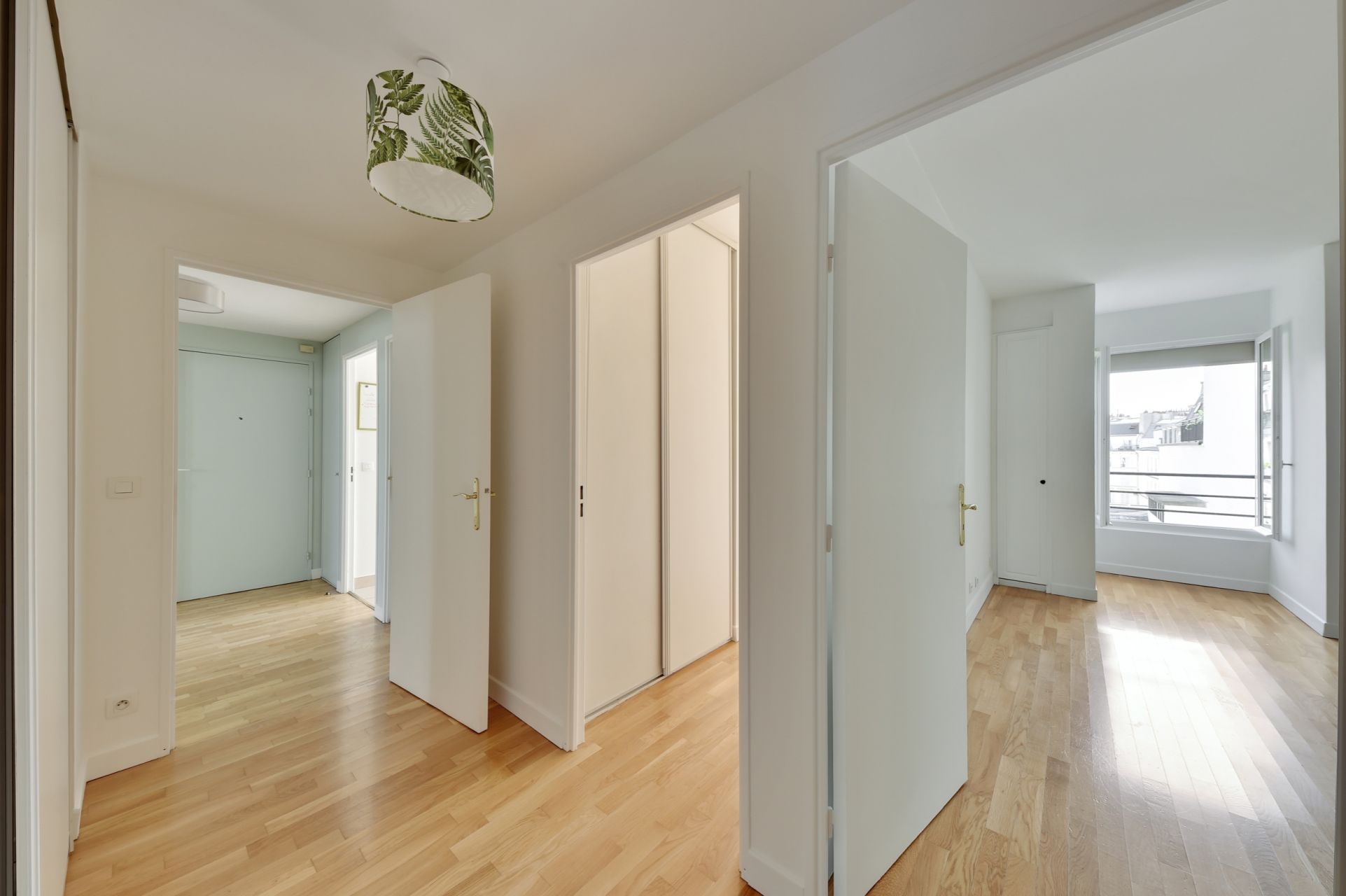 Flat Rue Henner in Paris