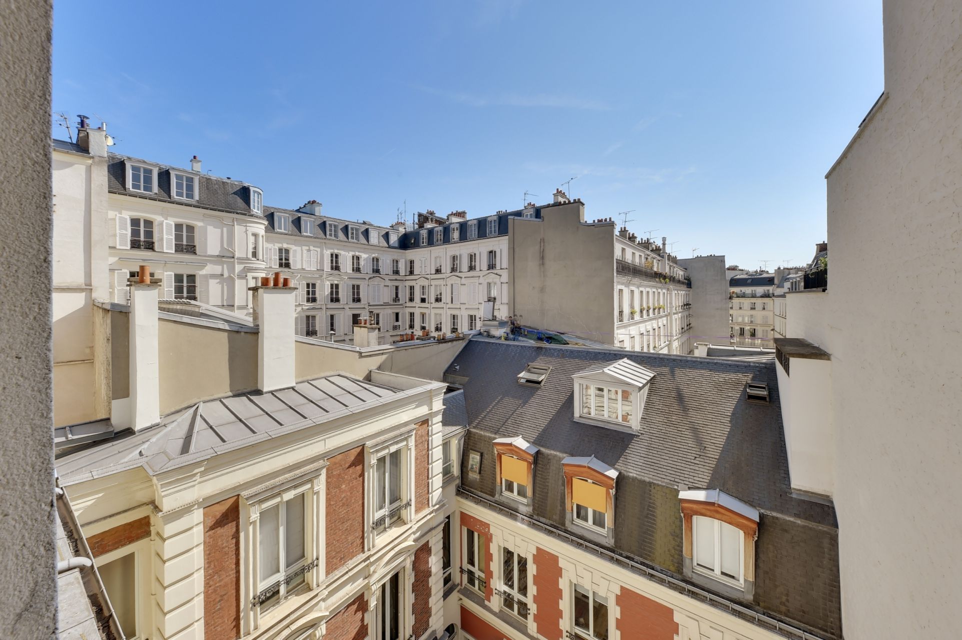 Flat Rue Henner in Paris