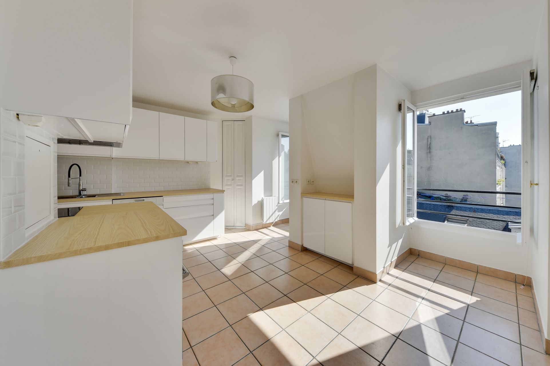Flat Rue Henner in Paris
