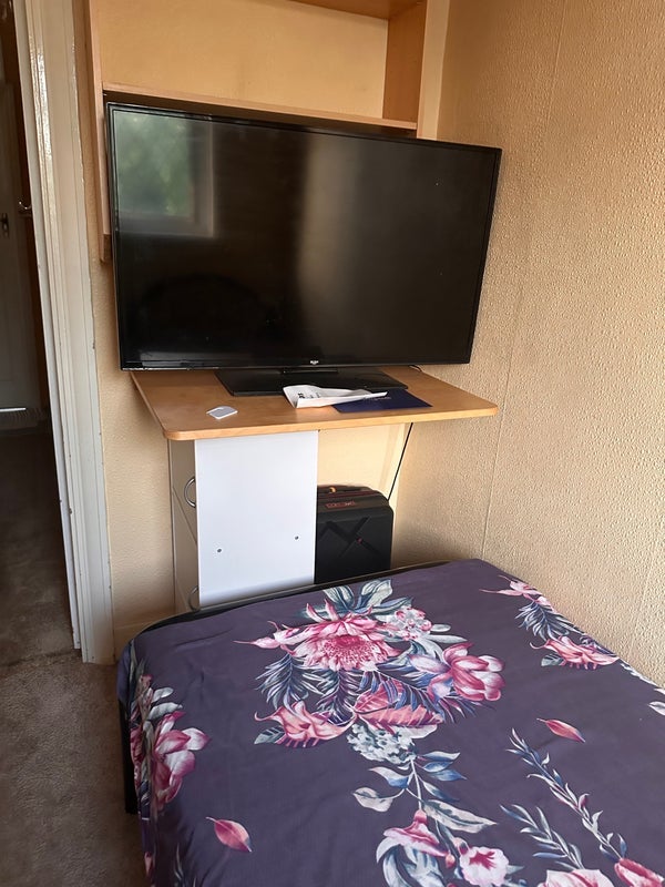 Room Tonstall Road in Greater London