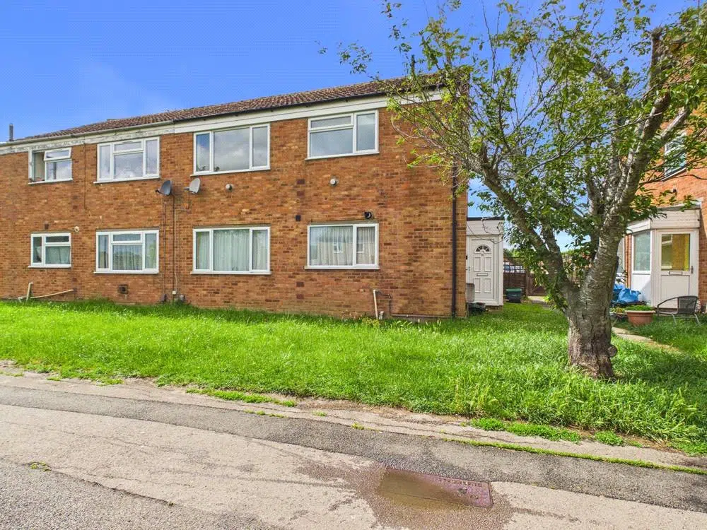 Room Fieldcourt Drive in Gloucester