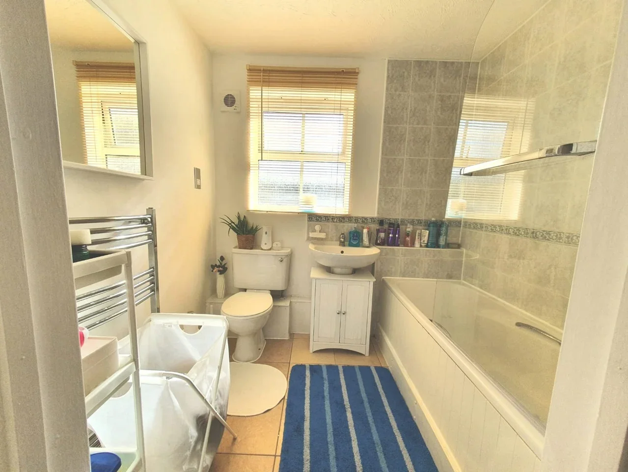 Flat Rawlyn Close in Grays