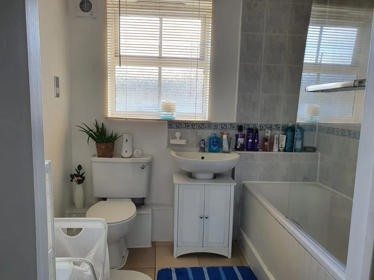 Flat Rawlyn Close in Grays