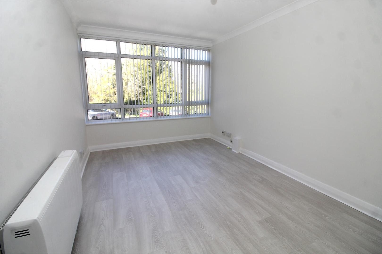 Flat Hadley Road in Greater London
