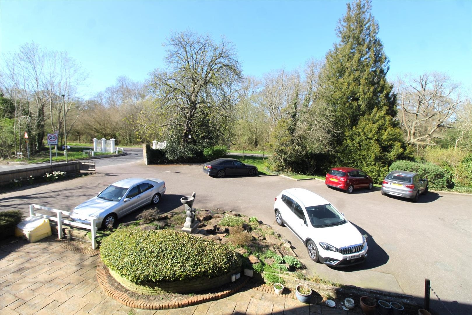 Flat Hadley Road in Greater London