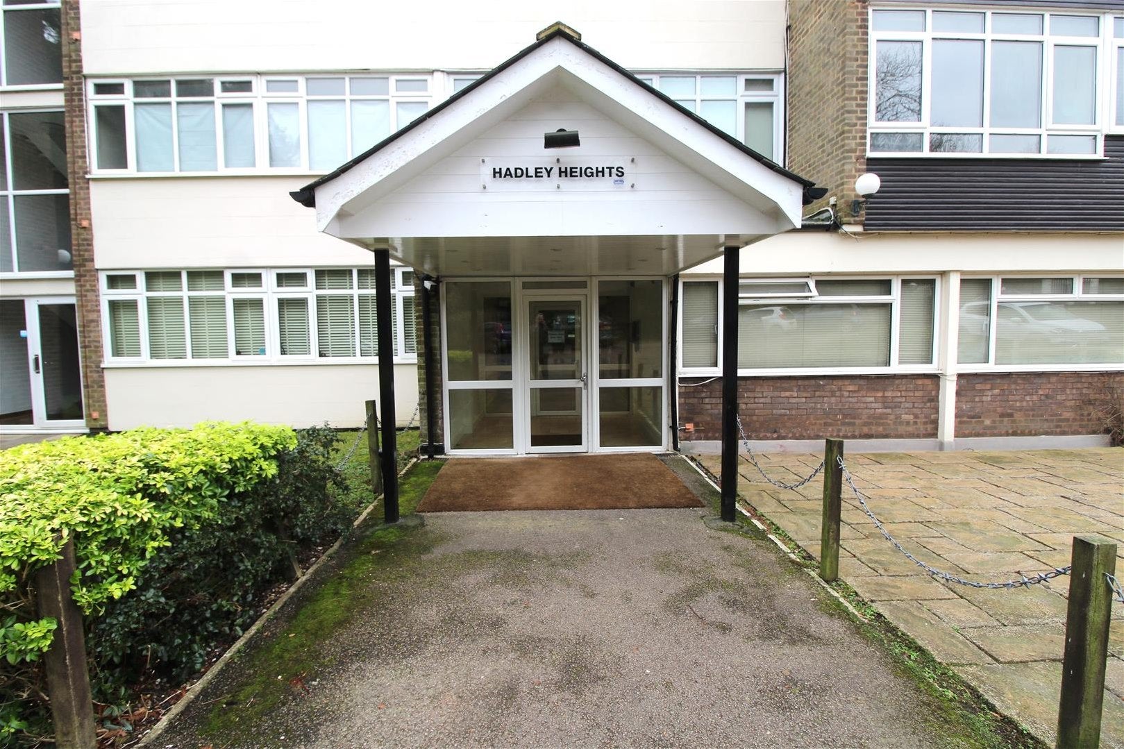Flat Hadley Road in Greater London
