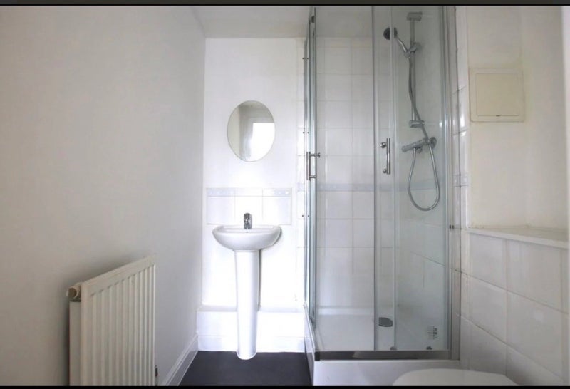 Room Byrne Close in Greater London