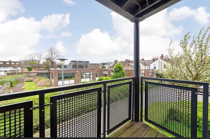 Room Byrne Close in Greater London