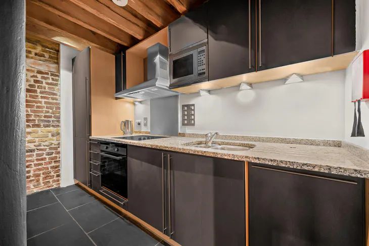 Flat Hertsmere Road in Greater London