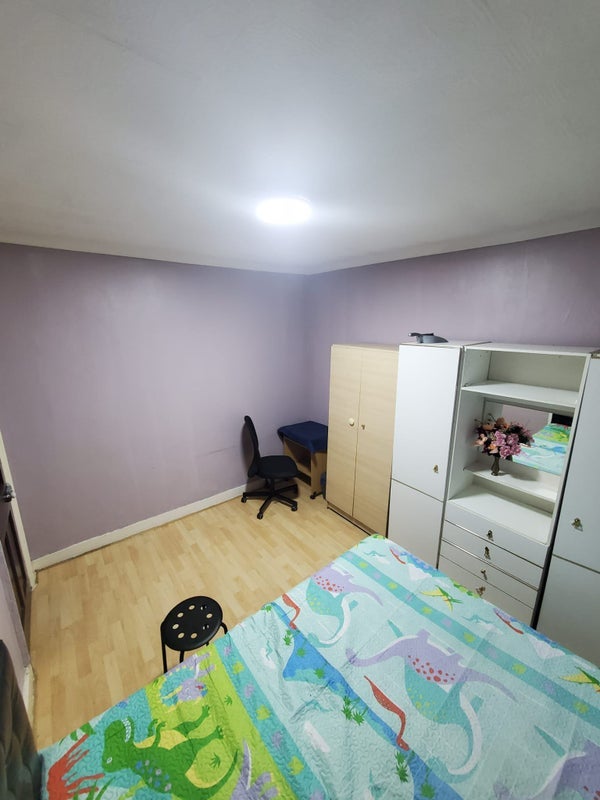 Room Caulfield Road in Greater London