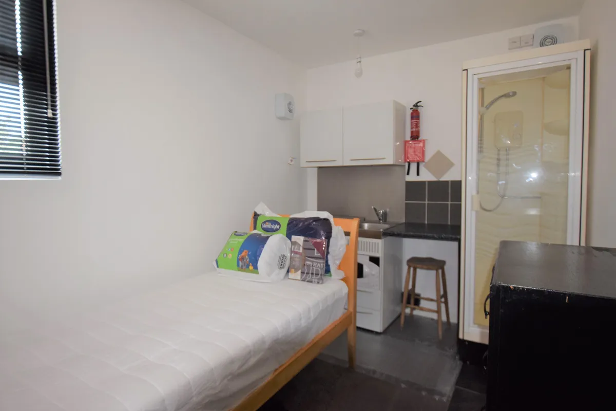 Flat Vicarage Road in Watford