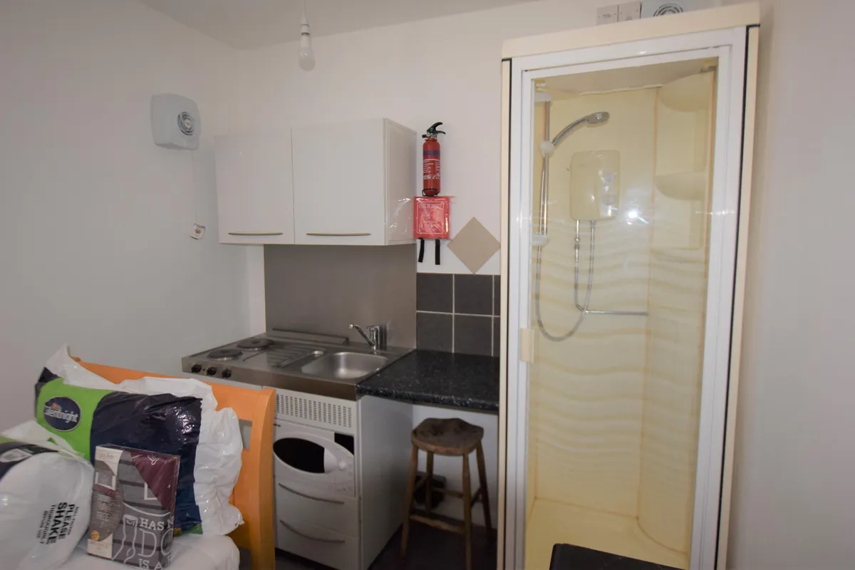 Flat Vicarage Road in Watford