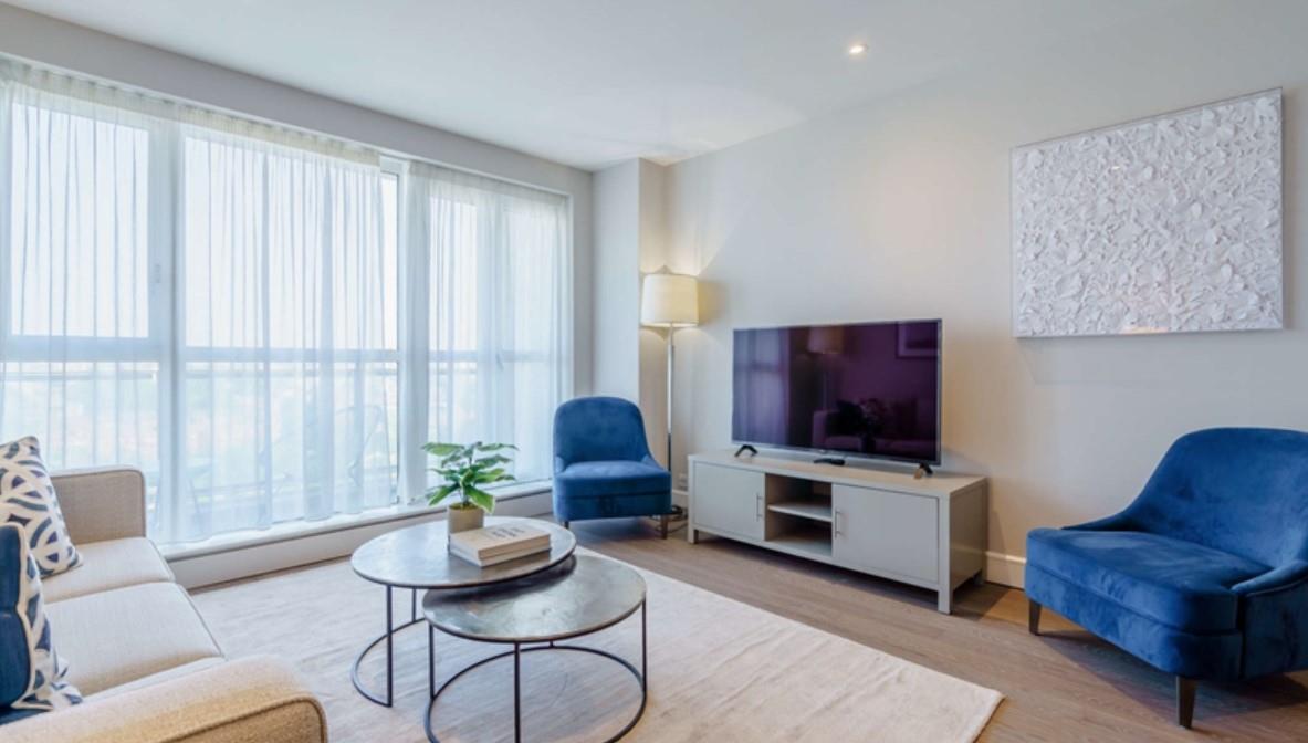 Flat Westferry Circus in Greater London