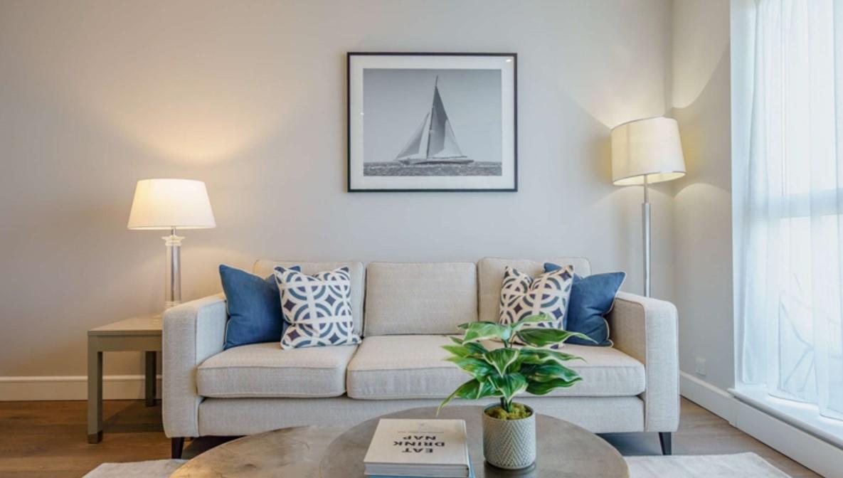 Flat Westferry Circus in Greater London