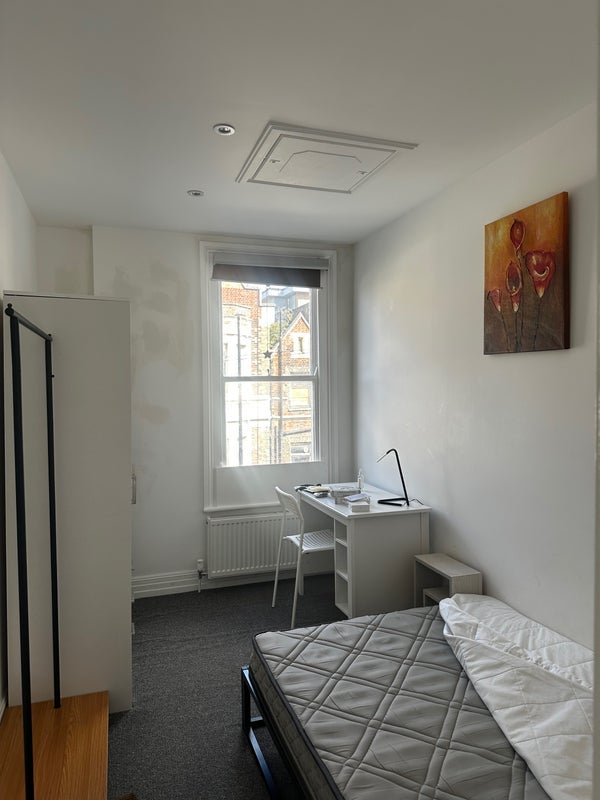 Room Bancroft Road in Greater London