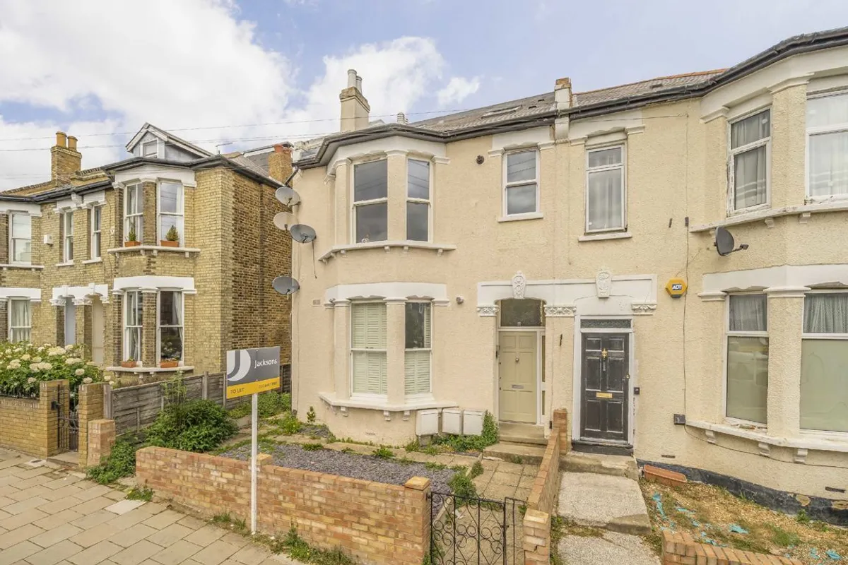 Flat Sunnyhill Road in Greater London
