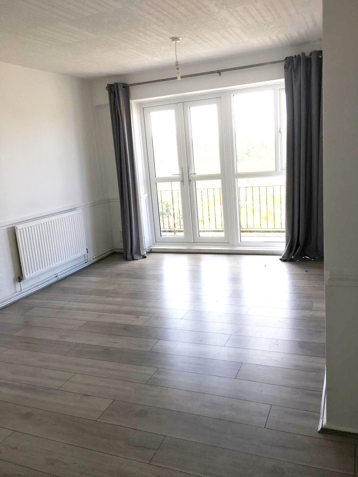 Flat Canberra Square in Tilbury