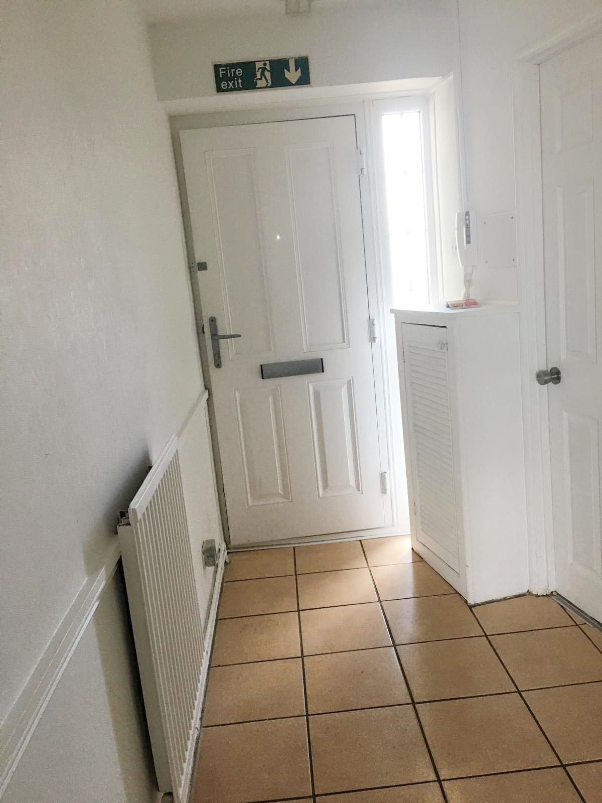 Flat Canberra Square in Tilbury