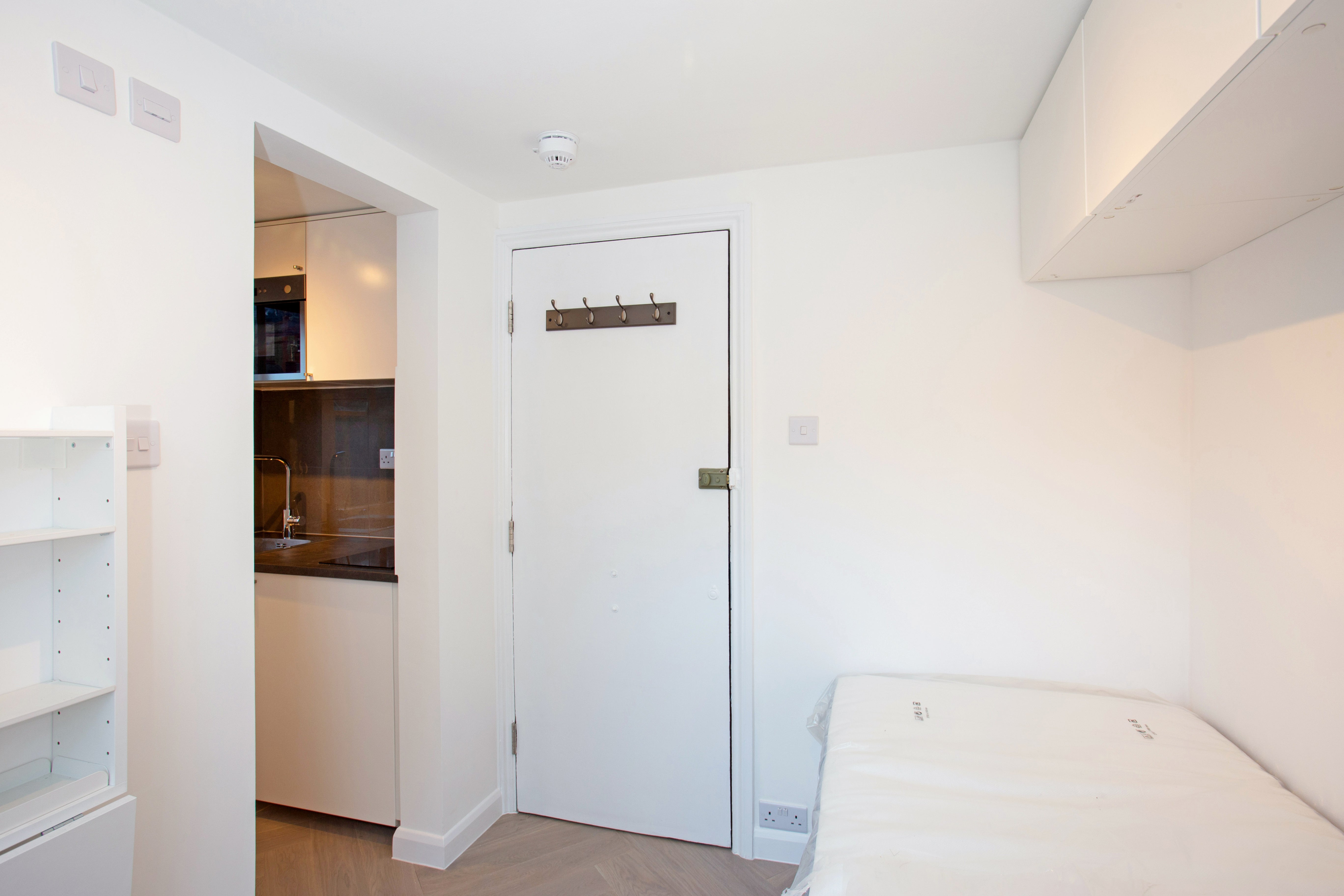 Flat Courtfield Gardens in Greater London