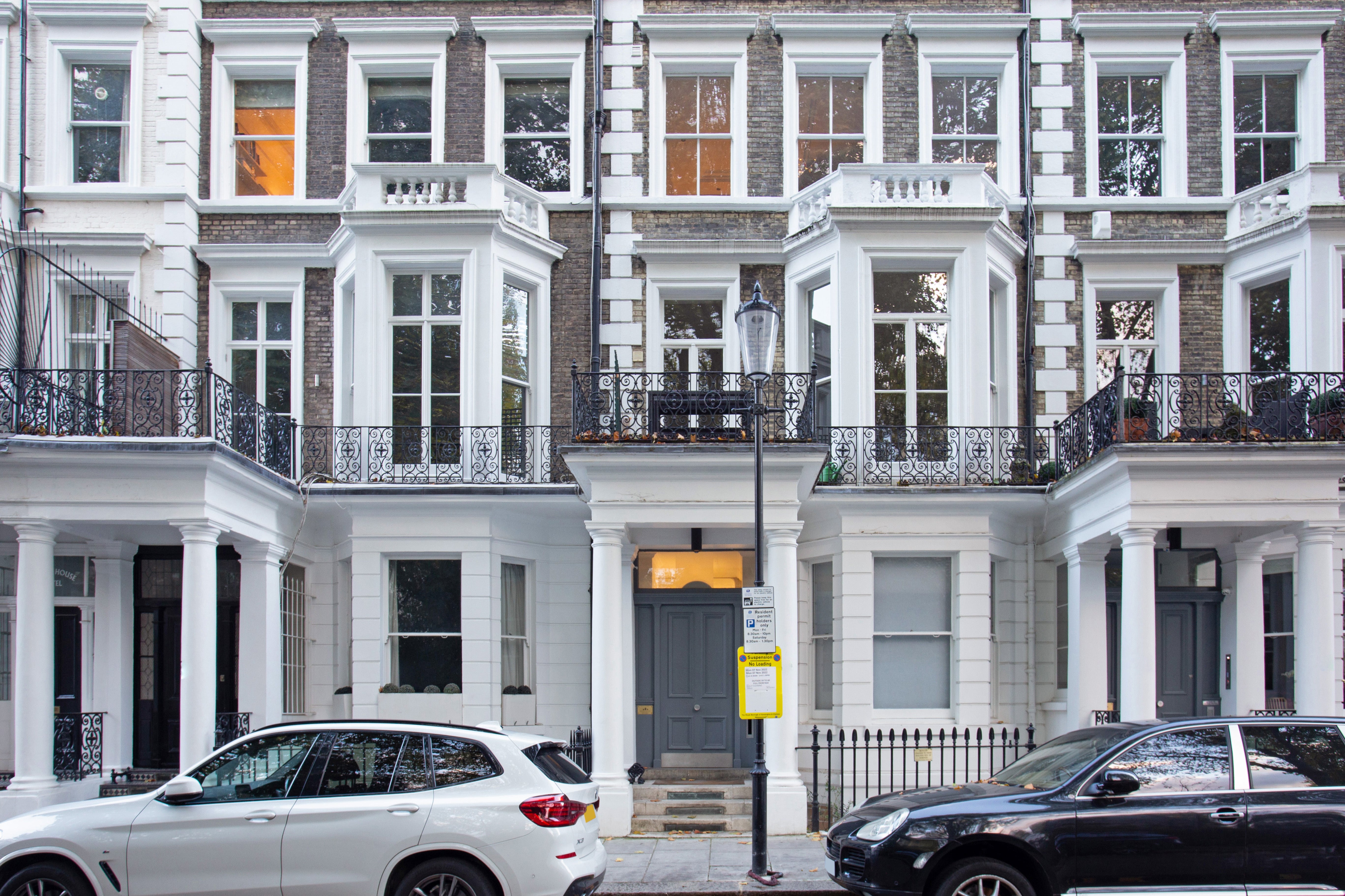 Flat Courtfield Gardens in Greater London