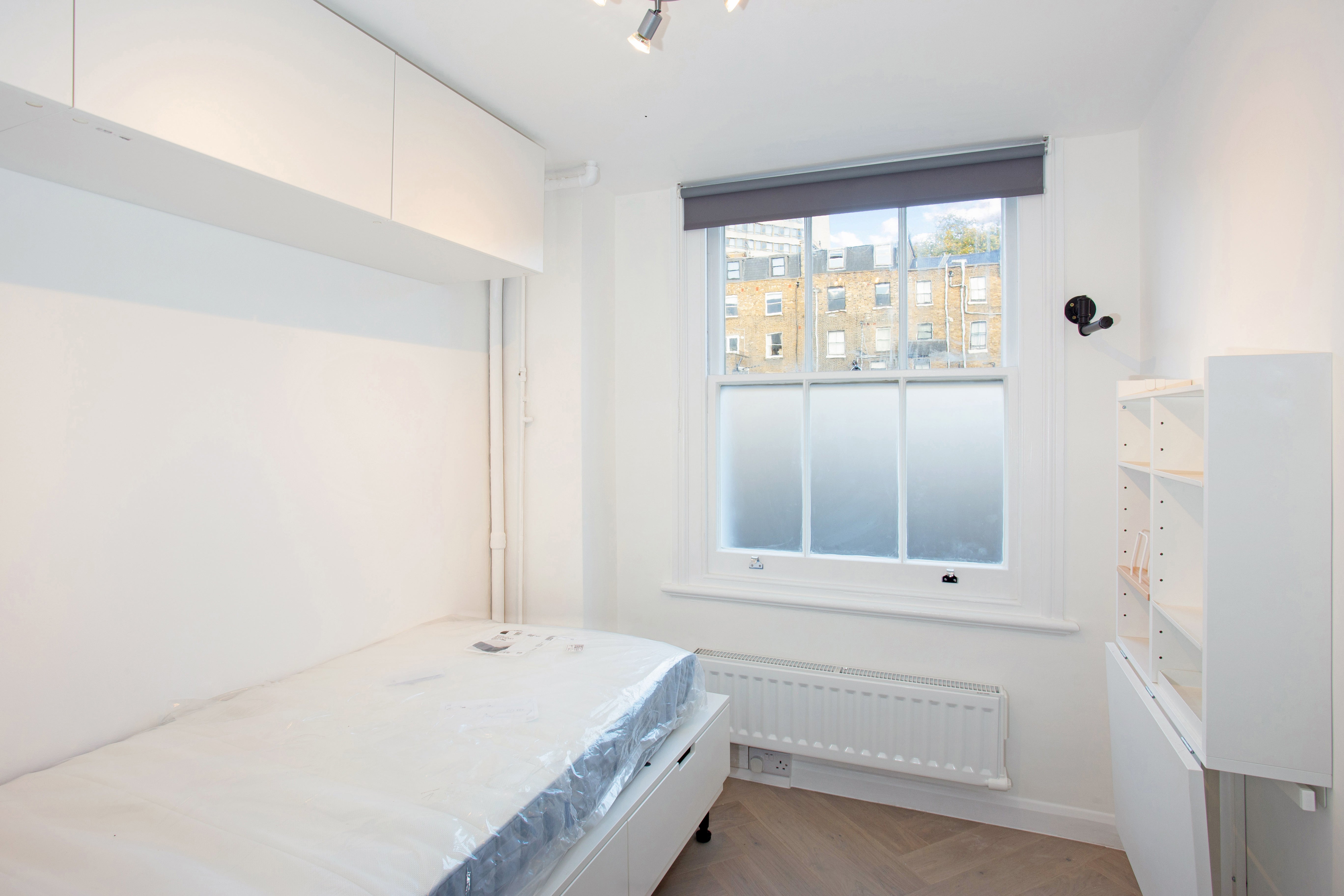 Flat Courtfield Gardens in Greater London