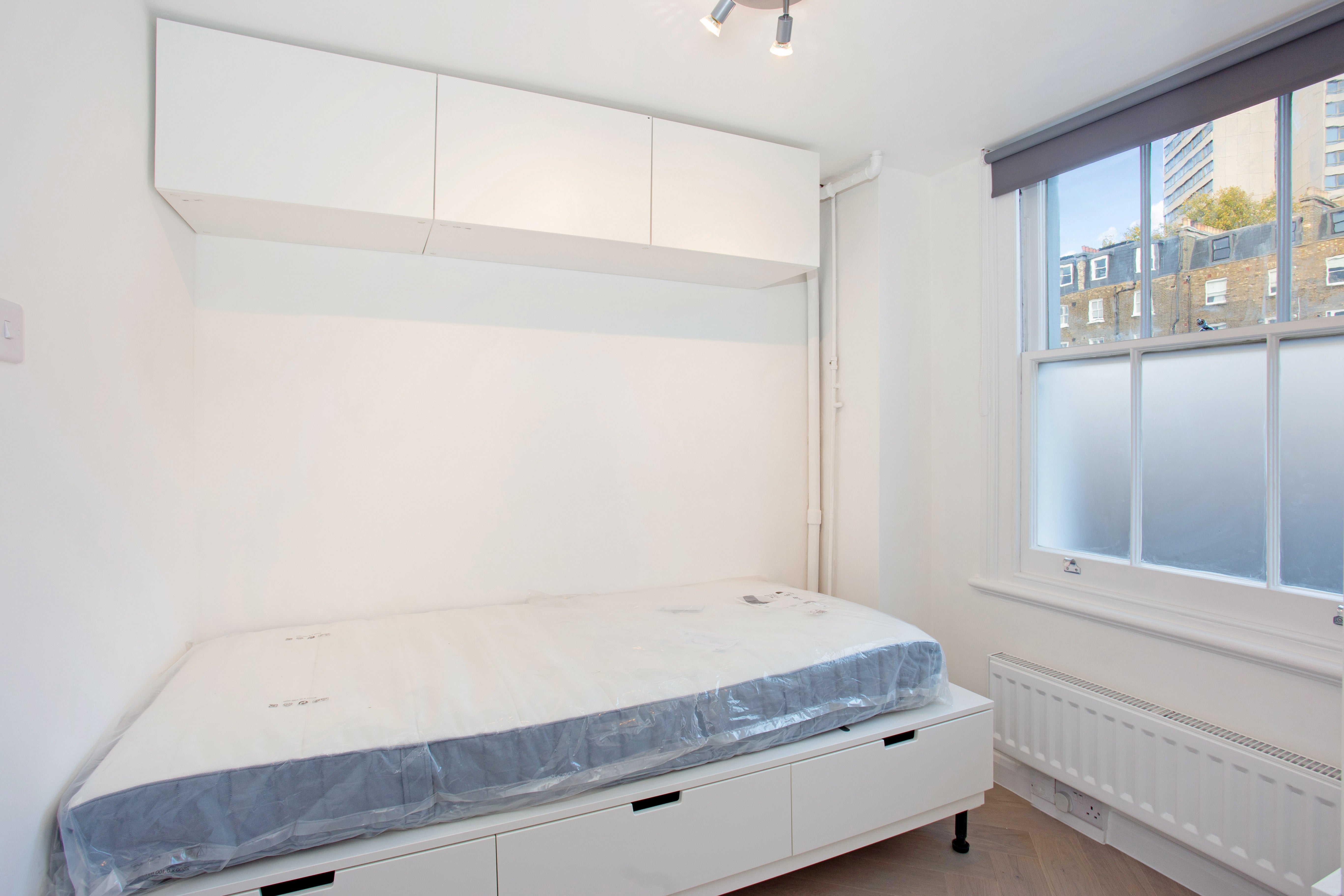 Flat Courtfield Gardens in Greater London