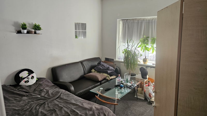 Room Rosebank Way in Greater London