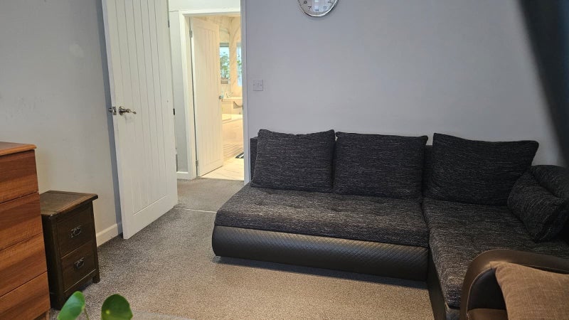 Room Rosebank Way in Greater London